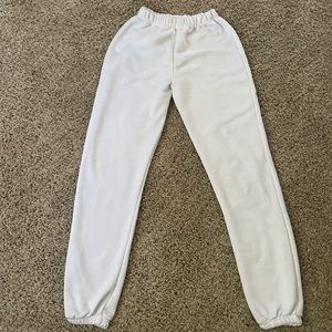 white sweatpants/joggers